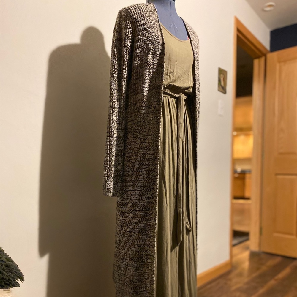 Black and white long-sleeved duster